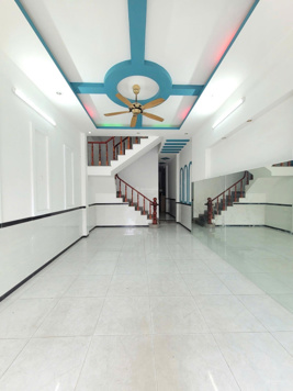 Nhà 1T1L 3 phòng ngủ ngay chợ Tân Long, dt 75m2, có PN dưới, chỉ 3ty15 TL, đường ô tô
