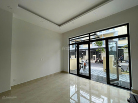 Cho thuê nguyên căn nhà phố mới 100% khu an ninh bảo vệ 24/7 ở Quốc Lộ 50