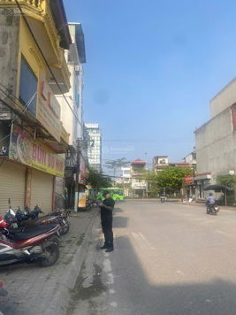 Bán đất mặt tiền đường 32 đối diện trung tâm thể thao Trạm Trôi 6x7m, 42m2. 8,6 tỷ. LHCC 0903 607 089