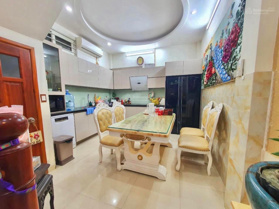Đầu phố, bán nhanh căn nhà Phố Nguyễn Khánh Toàn, DT 45m2, 6 tầng, giá 10 tỷ nhỉnh