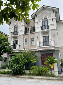 Tìm đâu ra căn biệt thự 135m2 cả nhà và đất giá chỉ hơn 7 tỷ ngay tại thành phố Từ Sơn