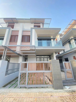ĐTL cho thuê căn BT 8x20,5m, đường 18 trục chính (lộ giới 20m), hoàn thiện nội thất giá 17tr/th