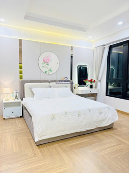 Tìm chủ mới căn 2 ngủ 75m2 có slot ô tô tháng, nhà mới đẹp, nội thất sang xịn, LH em 0968 602 202