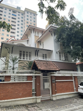 Chính chủ cần cho thuê nhà biệt thự, Nguyễn Thị Định, Trung Hòa, 300m2 4 tầng, full ĐH, giá 75 tr