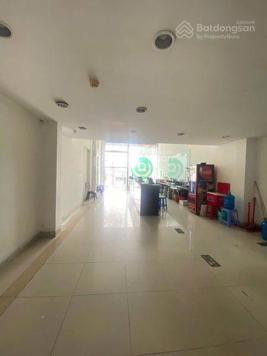 Cho thuê nhà 6 lầu mặt tiền Trần Hưng Đạo, có thang máy