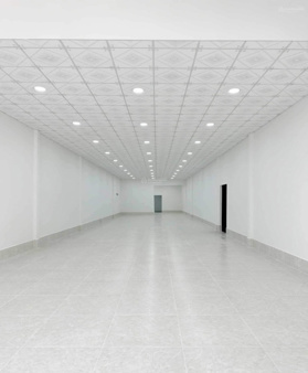 Cho thuê nhà ngang 8m mặt tiền đường Nguyễn Văn Cừ gần đại học YD