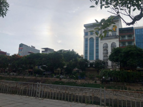 Bán nhà mặt phố Nguyễn Văn Huyên 55 m2 x 7 tầng lô góc 26.5 tỷ