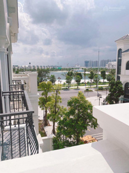 Giảm giá cắt lỗ - quỹ căn song lập 150m2 - view hồ 24,5ha, gần TTTM Vincom giá 23 tỷ (sẵn sổ đỏ)