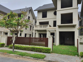 Bán căn 300m2 - căn duy nhất tại trung tâm giữa khu đô thị. Liên hệ: 0962 204 486