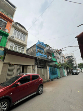 Bán nhà 3 tầng, 1 tum gần ngã tư Kênh Liêm kinh doanh tốt 0966 105 966 sổ đỏ giá tốt