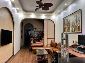 Bán nhà phường Hồng Hải, sổ đỏ, ô tô 2 làn, đỗ xe thoải mái giá hơn 6 tỉ 0966 105 966