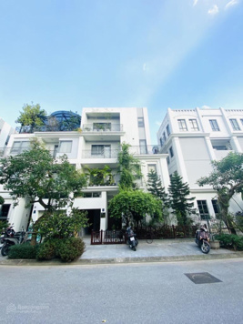 Bán biệt thự The Manor Nguyễn Xiển. 200m2, 69,5 tỷ. 0902 160 163