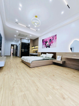 Nhà 6 tầng 54 m2, lô góc MT 4.5 m, thang máy, đường nhựa thông ô tô Giang Biên, Long Biên