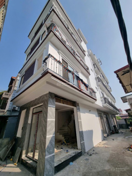 Nhà đẹp La Phù 35m2 * 5 tầng * 3,x tỷ ngõ 4m ô tô đỗ