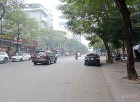 Bán nhà mặt phố Xuân La, kinh doanh, vỉa hè, 4 ô tô tránh. DT: 60m2, 5 tầng. Giá: 34.9 tỷ