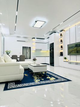 Chỉ hơn 100 triệu/m, có ngay nhà Nguyễn Ngọc Vũ, Cầu Giấy, DT 47m2, 5tầng, nhỉnh 8tỷ, tặng nội thất