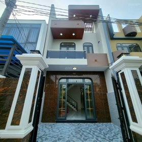 Nhà 2 tầng cách chợ Bình Chánh 3km tặng full nội thất