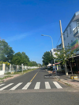 Cần bán gấp đất gần Co.Opmart Cà Mau MT Đ. Lê Hoàng Khá, Phường 5, Cà Mau 120m2/ SHR tc 100%