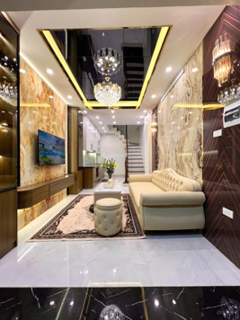 Bán nhà Đội Cấn - 23m sổ/thực tế 28m x 4T - ô tô dừng đỗ ngày đêm - tầm tiền hiếm gần tuyệt chủng