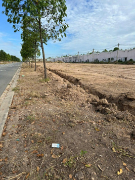 Kẹt tiền tôi cần bán lô đất 300m2 sát chợ, sát trường học, vị trí siêu đẹp, dân đông