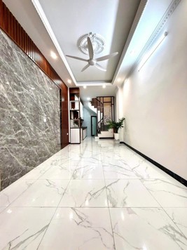 Nhà TÂY HỒ 31m2 x 5 tầng, cách ô tô tránh 10M.