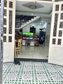 Nhà (4,1x11m) 2 tầng MT hẻm 3,5m, ở Âu Dương Lân F3 Q8, SHR hoàn công đủ, gần Q1. LH 0934 123 986