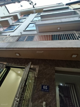 Cho thuê nhà đường Thiên Hiền ngay cổng làng Đình Thôn, 6 Tầng, thang máy, mới 100%, full ĐH NL