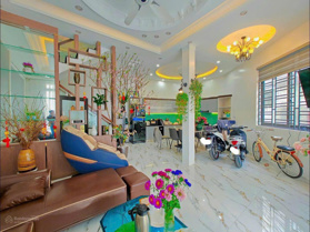 Cho thuê nhà lô góc Văn Cao, DT: 70m2, 5 phòng ngủ khép kín, nội thất cao cấp
