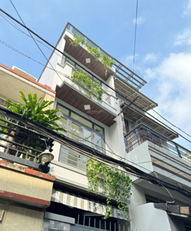 Tôi Cần cho thuê nhà hẻm ô tô 197/ Nguyễn Thị Nhỏ, P. 9 Tân Bình DT: 3.5x14m - 2 lầu + sân thượng