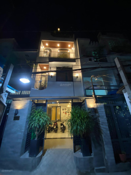 Chính chủ! Cho thuê toà nhà CHDV 13PN - full nội thất từng phòng - vào khai thác ngay - giáp Q1