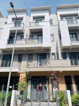 Shophouse 4 tầng chân đế chung cư Centa Diamond VSIP Từ Sơn, giá chỉ 4tỷ550