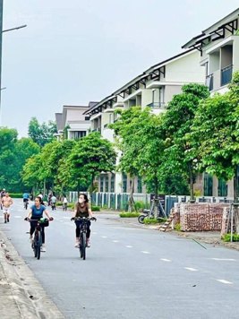 Căn shophouse áp góc 90m2 Centa City trục sông Sen chỉ 6tỷ250