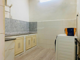 Cho thuê nhà 2 tầng mặt tiền kinh doanh đường Đông Hồ - ngay chợ Đồng Nai - Phước Hải - Nha Trang