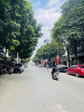 BÁN NHÀ TÂY HỒ- 42M2- OTO 7 CHỖ LÙI CỬA- 5m RA MẶT PHỐ. Chỉ 9.1 tỷ