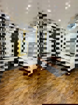 Bán nhà lô góc phố Nguyễn Cao, Hai Bà Trưng, ô tô đỗ cửa, thang máy, 5 tầng 50m2 giá 13 tỷ