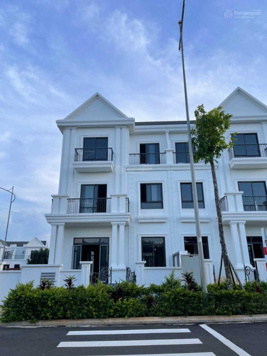 Bán gấp biệt thự đối diện hồ điều hòa dự án Eco City Premia, giá 14,5 tỷ. Duy nhất tháng này