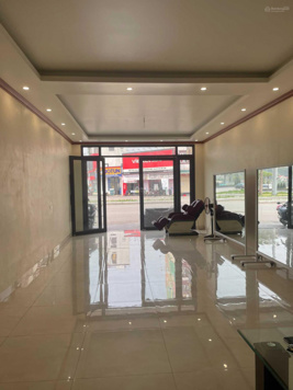 Bán nhà 3 tầng mặt đường 237 DT 127m2-12.5 tỷ cạnh Thế Giới Di Động, Giếng Đáy, Hạ Long