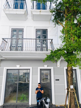 Chiính chủ cần bán căn nhà shophouse 3 tầng 2 mặt tiền đường Vincom Quang Ngãi ngay trung tâm