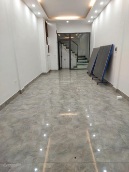 Tôi là chủ nhà cần cho thuê nhà số 12A, phân lô Đầm trấu, Hai Bà Trưng, đường rộng có vỉa hè