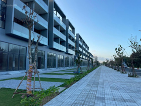 Cho thuê 2 căn Shop mặt biển đường Độc Lập. 2 mặt tiền vỉa hè rộng 100m2 kinh doanh đỉnh