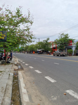 Cần bán rẻ sụp hầm 43tr/m2, nhà mặt tiền đường Nguyễn Tất Thành, sát ngã tư Nguyễn Chí Thanh - 28/3