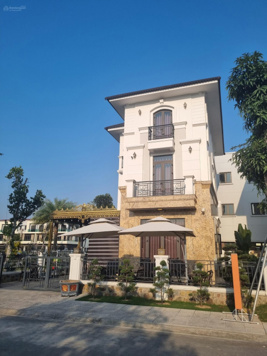 Cần bán song lập Centa Riverside 180m2 đã có sổ đỏ, giá 9,3 tỷ, LH 0987 866 398