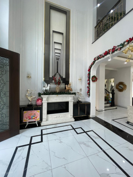 Song lập 226m2 hoàn thiện full nội thất, vị trí VIP, view hồ