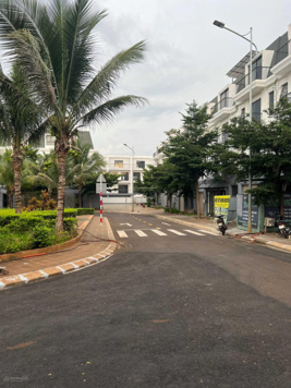 Nhà phố căn góc ngay đường Nguyễn Chí Thanh QL14, phường Tân An cần bán nhanh
