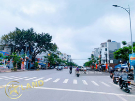 Duy nhất - hot nhất Hồ Sen bán nhà mặt đường Hồ Sen - Vị trí đẹp - sáng - nhất Hồ sen - 63m2