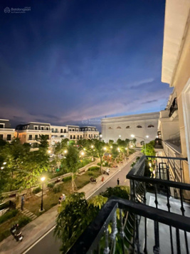 Cho thuê shophouse đã hoàn thiện nguyên căn view CV liền kề TTTM Vincom Đông Hà