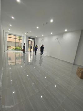 Cho thuê shophouse số 10 11 Bcons Polygon, Nhà mới 100% hiện trống xem lúc nào cũng được.