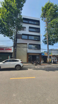 Cho thuê tòa nhà Nguyễn Văn Linh TP Bà Rịa (DT: 10m x 25m = 250m2) hiện trạng 1 trệt 4 lầu