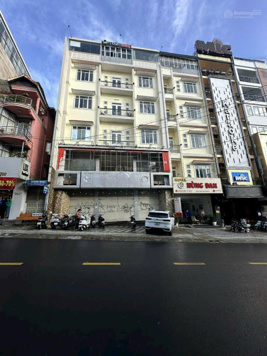 Khách sạn ngang lớn tặng kèm trên đất hai mặt tiền đường chính P1, Đà Lạt