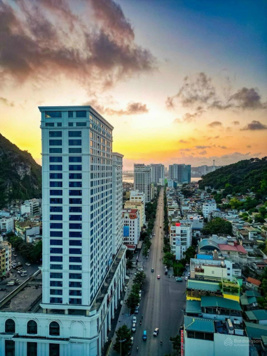 Cần bán nhà 500m2, 8 tầng Đường 25 Tháng 4 Thành Phố Hạ Long, Quảng Ninh